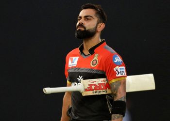 অধিনায়ক বিৰাট কোহলীক ১২ লাখ টকাৰ জৰিমনা আই পি এল কৰ্তৃপক্ষৰ