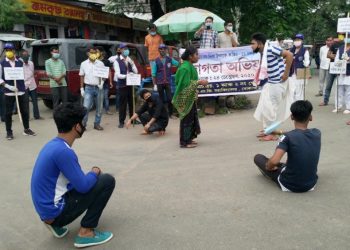 ৰাষ্ট্ৰীয় এন এছ এছ দিৱস উপলক্ষে বোকাখাতত জে ডি এছ জি মহাবিদ্যালয়ৰ ছাত্ৰ-ছাত্ৰীৰ ক’ৰ’না সজাগতাৰ উদ্দেশ্যে বাটৰ নাট প্ৰদৰ্শন 