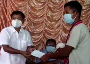 ৰাভা হাছং এলেকাৰ ১০০০ জনজাতীয় দৰিদ্ৰ ছাত্ৰ-ছাত্ৰীলৈ স্কলাৰশ্বিপৰ চেক প্ৰদান