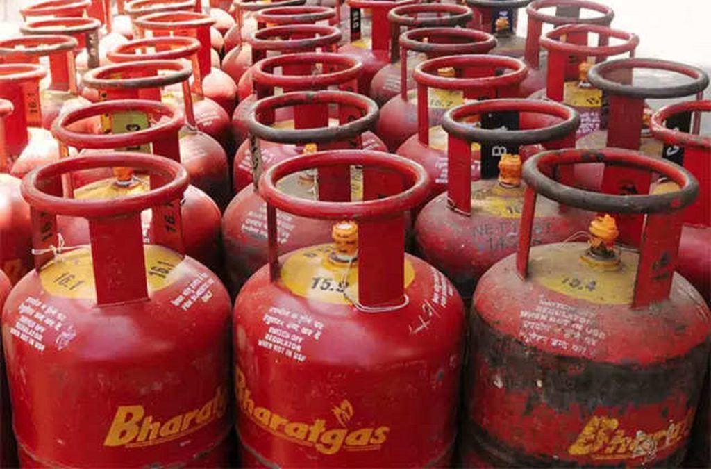 a-record-leap-lpg-cylinder-now-used-by-89-households-in-india