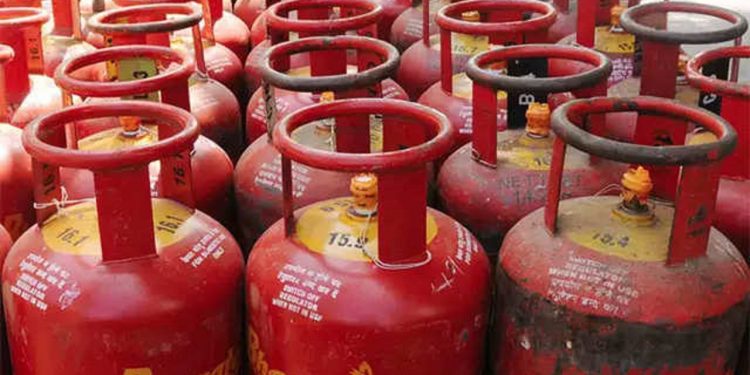 a-record-leap-lpg-cylinder-now-used-by-89-households-in-india