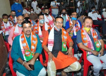 আকৌ বিজেপিলৈ “শিল্পী”ৰ সোঁত; বহুকেইগৰাকীয়ে পিন্ধিলে গেৰুৱা সাজ