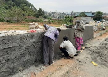 পৰিৱেশ সজাগতা! : পেলনীয়া প্লাষ্টিকেৰে ভূমিস্খলন প্ৰতিৰোধী গাৰ্ড ৱাল নিৰ্মাণ; পিছে ক’ত?