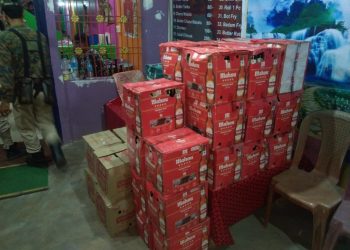 চামগুৰিত আৰক্ষীৰ অভিযানত বৃহৎ পৰিমাণৰ অবৈধ সুৰা জব্দ, এজনক আটক