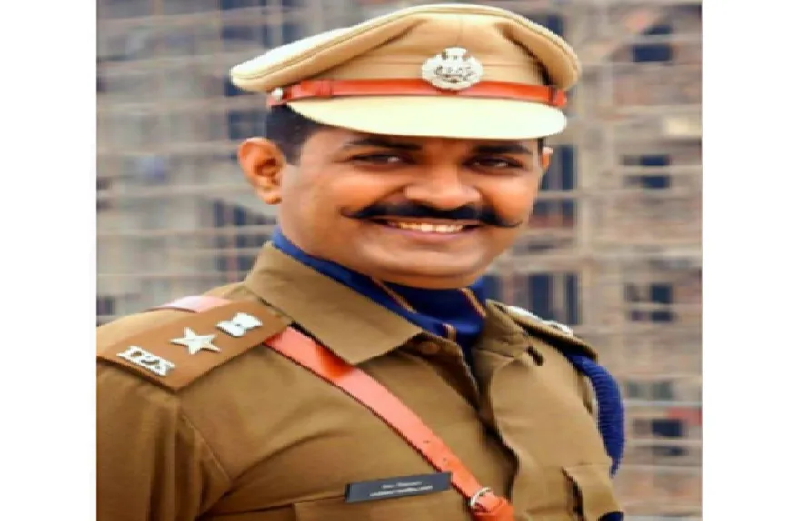 অসম আৰক্ষী দিৱসত আই পি এছ বিষয়া নিম্বলকাৰ বৈভৱ চন্দ্ৰকান্তলৈ ডি জি পিৰ প্ৰশংসা পদক