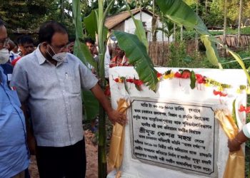 নগাঁও-কাৰ্বিআংলং সীমান্তৱৰ্ত্তী পৰ্য্যটন থলী সমূহৰ উন্নয়নৰ বাবে চামগুৰিৰ লুংচুংত পথৰ আধাৰশিলা স্থাপন মন্ত্ৰী কেশৱ মহন্তৰ