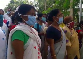 BJP workers protest in Teok