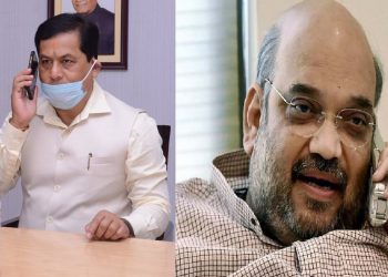 Sonowal-talks-to-village-heads-sardars
