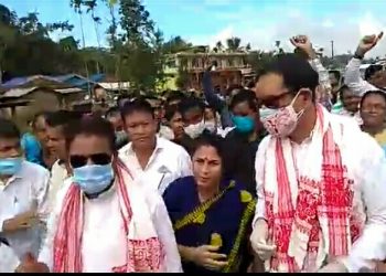 টীয়কত নিৰ্বাচনী ৰণডংকা বজাই বিশাল জনতাক সম্বোধন কংগ্ৰেছৰ ৰাজ্যিক তত্ত্বাৱধায়ক জিতেন্দ্ৰ সিঙৰ