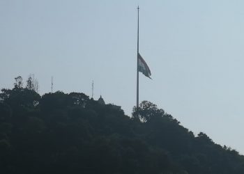 প্ৰাক্তন মুখ্য মন্ত্ৰী তৰুণ গগৈলৈ শ্ৰদ্ধাঞ্জলি জ্ঞাপনেৰে গান্ধী মণ্ডপত অৰ্ধনমিত ৰাষ্ট্ৰীয় পতাকা