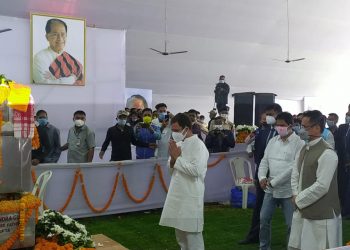 তৰুণ গগৈৰ সৈতে কথা পাতিলে অসমত থকা যেন লাগে; শ্ৰদ্ধাঞ্জলি জ্ঞাপন কৰি আৱেগিক ৰাহুল গান্ধী