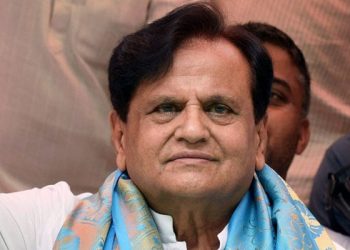 কংগ্ৰেছৰ জ্যেষ্ঠ নেতা আহমেদ পেটেল আৰু নাই, টুইটযোগে জনালে পুত্ৰই