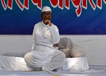 কৃষকৰ সমৰ্থনত অনশনত বহিল আন্না হাজাৰে, ক’লে- চৰকাৰে আশ্বাসহে দিয়ে, কেতিয়াও দাবী পূৰণ নকৰে