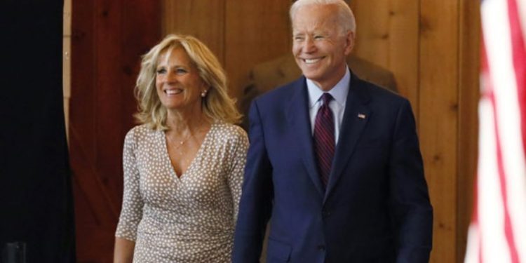 Joe biden with his wife