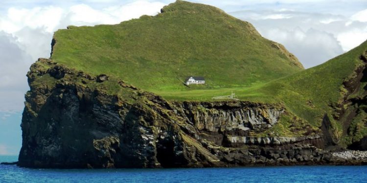 a lonely-house-el