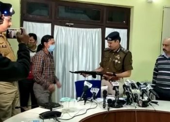 ত্ৰিপুৰাত বিদ্ৰোহী সংগঠন এন এল এফ টিৰ চাৰিগৰাকী শীৰ্ষস্থানীয় সদস্যৰ আত্মসমৰ্পন