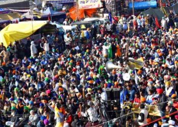 সৰ্বোচ্চ ন্যায়ালয়ে গঠন কৰা সমিতিৰ সদস্য কোন? যাক লৈ অসন্তুষ্ট প্ৰতিবাদকাৰী কৃষক