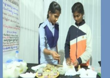 তেলেংগানাৰ চৰকাৰী বিদ্যালয়ৰ ছাত্ৰীয়ে প্ৰাকৃতিক উপাদানেৰে প্ৰস্তুত কৰি উলিয়ালে জৈৱিক চেনিটাৰী নেপকিন