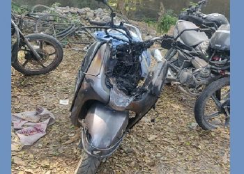 বাক্সাৰ তামুলপুৰত অগ্নি মানৱৰ তাণ্ডৱ; জ্বলাই দিলে দুচকীয়া বাহন