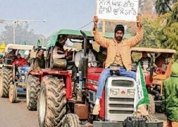 দিল্লীৰ ‘আউটাৰ ৰিং ৰোড’ত ট্ৰেক্টৰ ৰেলীৰ অনুমতি দিয়া নহয়, প্ৰতিবাদী কৃষকক জনালে আৰক্ষীয়ে