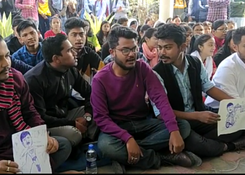 ডিব্ৰুগড় বিশ্ববিদ্যালয়ৰ উপাচাৰ্য্যৰ বিৰুদ্ধে বিত্তীয় অনিয়মৰ গুৰুতৰ অভিযোগ, আছু গোটৰ তীব্ৰ প্ৰতিবাদ