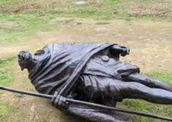 আমেৰিকাত দুৰ্বৃত্তই ধ্বংস কৰিলে ভাৰতে উপহাৰ দিয়া মহাত্মা গান্ধীৰ ব্ৰঞ্জৰ প্ৰতিমুৰ্তি
