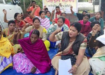 দেশীয় সুৰাৰ বিৰুদ্ধে নাৰী মুক্তি সংগ্ৰাম সমিতিৰ প্ৰতিবাদ