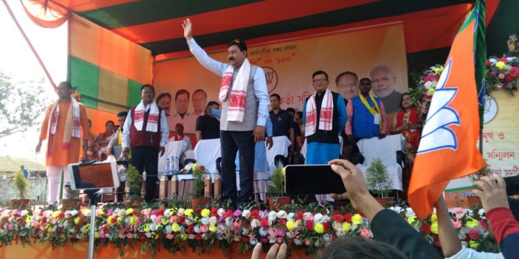 মঞ্চত ৰঞ্জিত দাস