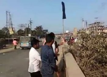 যোৰহাটত সাংবাদিক নিগ্ৰহৰ বিৰুদ্ধে আছুৰ ক’লা পতাকা উত্তোলনেৰে প্ৰতিবাদ