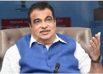 চৰকাৰী বিষয়া আৰু কাৰ্য্যালয়ত ইলেক্ট্ৰিক বাহন বাধ্যতামূলক কৰিব লাগে : নিতিন গাডকাৰী