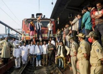 কৃষি আইনৰ বিৰোধিতাৰে আজি চাৰিঘণ্টীয়া ‘ৰে’ল বন্ধ’, নিৰাপত্তাৰক্ষী মোতায়েন