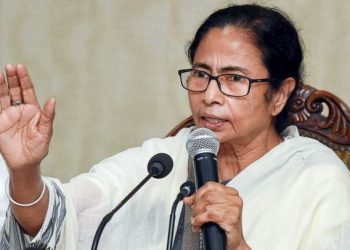 মোদী-শ্বাহৰ পৰামৰ্শমতে নিৰ্বাচনৰ তাৰিখসমূহ ঘোষণা কৰা হৈছে! পশ্চিমবংগৰ মুখ্যমন্ত্ৰী মমতা বেনাৰ্জীৰ বিস্ফোৰণ