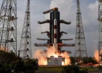 এইবাৰ মহাকাশলৈ প্ৰেৰণ মোডীৰ ফটো, ইছৰোৰ আমাজনীয়া-১ৰ সফল নিক্ষেপণ