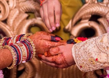 আজৱ ঘটনা! টিউচন শিক্ষয়িত্ৰীয়ে ক্লাচ কৰাৰ চলেৰে বিয়া পাতিলে ১৩ বছৰীয়া ছাত্ৰক, ক’ত?