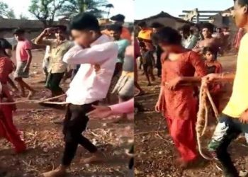 ধৰ্ষণত অভিযুক্ত-ভুক্তভোগীৰ হাত বান্ধি গাঁৱৰ মাজেৰে সমদল, চিঞৰিলে- ‘ভাৰত মাতা কী জয়’!