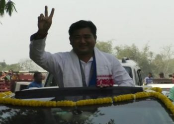 দলীয় টিকটৰ পৰা বঞ্চিত দুধনৈৰ বিধায়ক দীপক কুমাৰ ৰাভাৰ মনোনয়নপত্ৰ দাখিল