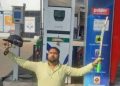 খাৰুৱা তেলৰ মূল্য : বিশ্বজুৰি হোৰাহোৰে কমিছে, ভাৰতত হোৰাহোৰে বাঢ়িছে