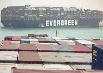 giant container ship stuck