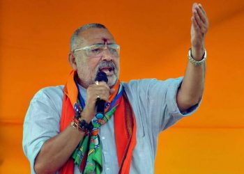 চৰকাৰী চাকৰিয়ালসকলক বাঁহৰ বেতেৰে কোবাবলৈ উপদেশ কেন্দ্ৰীয় মন্ত্ৰী গিৰিৰাজ সিঙৰ