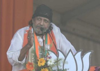 বংগৰ ৰাজনীতিত ধুমুহা! অৱশেষত গেৰুৱা শিবিৰলৈ গ’ল অভিনেতা মিথুন চক্ৰৱৰ্তী