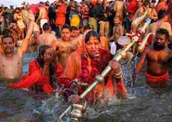ক’ভিডৰ দ্বিতীয় ঢৌ তীব্ৰ হোৱাৰ সময়তে কোনো বাধা নিষেধ অবিহনেই আৰম্ভ হ’ল কুম্ভমেলা