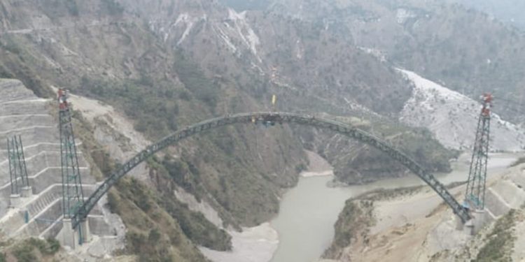 2c9vgmqk_chenab-railway-bridge-arch_625x300_05_April_21