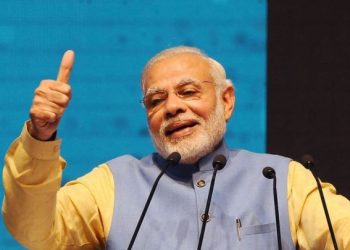 ৰ’দত ঘামিলেই কৰোণা আঁতৰে, মাস্কৰ প্ৰয়োজন নাই! এজন মোদীভক্তৰ আজৱ ভাষ্য, চাওক ভিডিঅ’!