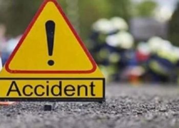 ভয়াৱহ পথ দুৰ্ঘটনা : দ খাৱৈত বাগৰি পৰিল এখন তেলৰ টেংকাৰ, দুজনৰ মৃত্যু, ক’ত?
