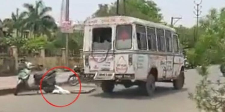 covid-patient fall from Ambulance