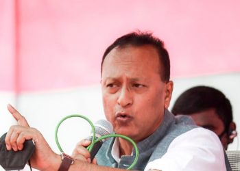 লাখ-লাখ মানুহ লৈ ৰাজনৈতিক সভা পতাত ব্যস্ত থাকোতেই আহিছিল ভয়ংকৰ কোভিড বীজাণুৰ দ্বিতীয় লহৰ : প্ৰদ্যুত বৰদলৈ