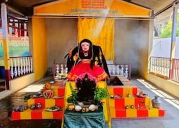 হে দেৱী ৰক্ষা কৰা! কৰোণা ভাইৰাছৰ মূৰ্তি সাজি দেৱীৰূপে উপাসনা কৰা হ’ব এই মন্দিৰত