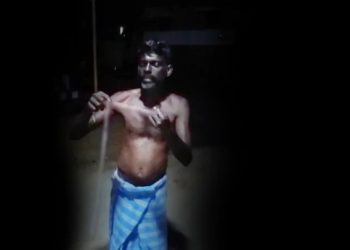 এডাল বিষাক্ত সাপ ভক্ষণ কৰি গ্ৰেপ্তাৰ আৰু জৰিমণাৰ সন্মুখিন হ’ল এজন লোক, ক’ত?