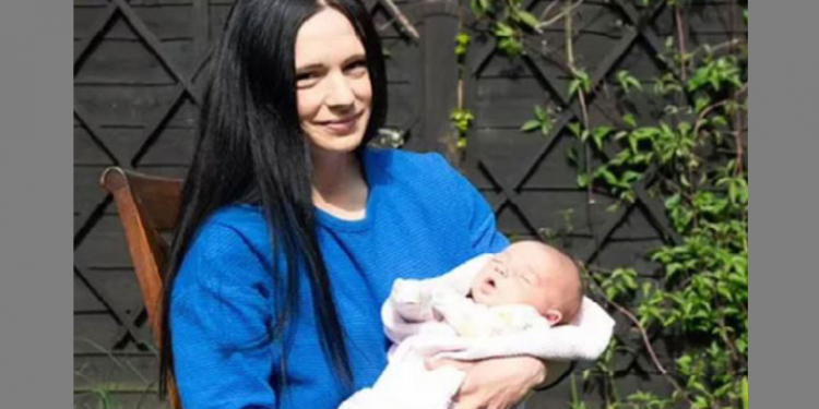 Mother gave birth baby in 27 second
