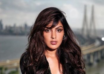 মাতৃ দিৱস উপলক্ষে ৰিয়া চক্ৰৱৰ্তীয়ে মনত পেলালে সৰুতে তেওঁক মাকে কি উপদেশ দিছিল, চাওক!